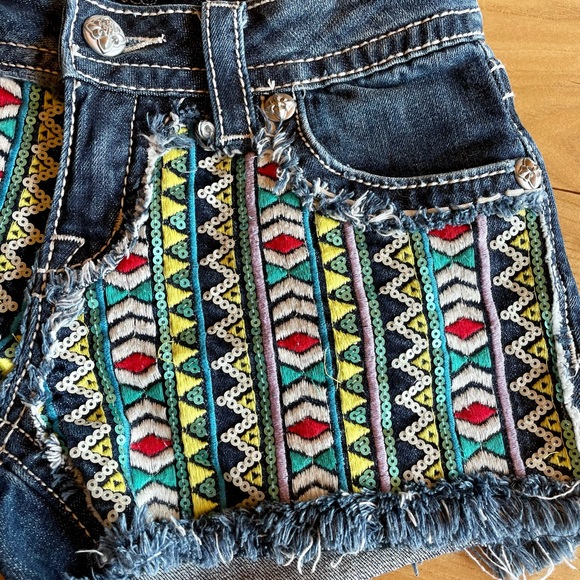 Miss Me Denim Shorts - Picture 4 of 5